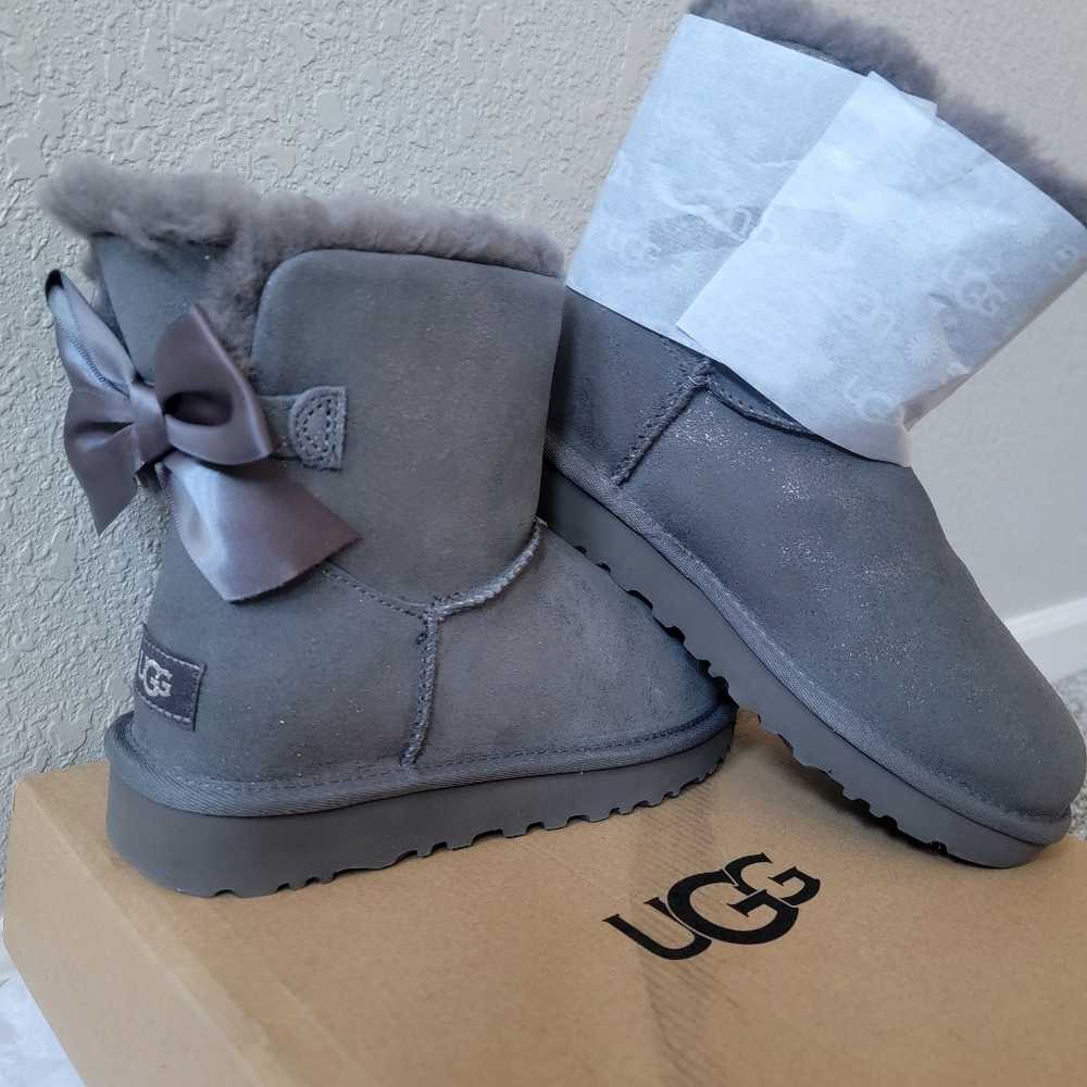 Ugg, size 7, mini Bailey Bow glimmer